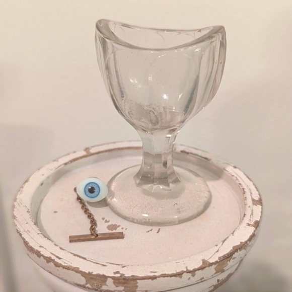 Vintage"EYE SEE YOU",Clear Glass Eye Wash, Wth Blue Lucite Evil Eye Tie Tack - Picture 1 of 6